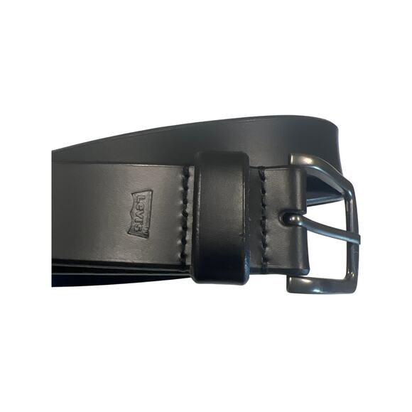 Levi's Black Leather Belt with Silver Tone Buckle Men's Size 38 Classic - Picture 1 of 8